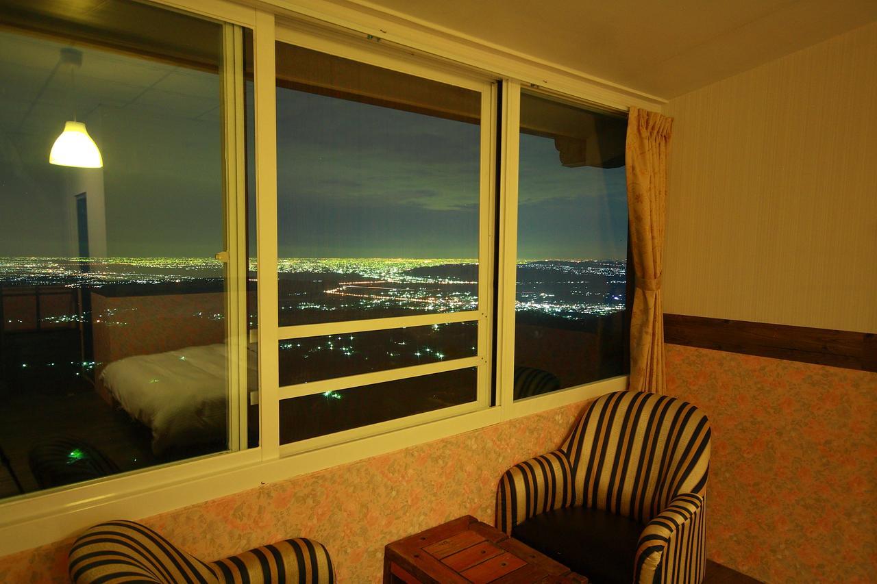 Sky Lounge B&B Zhushan Exterior foto