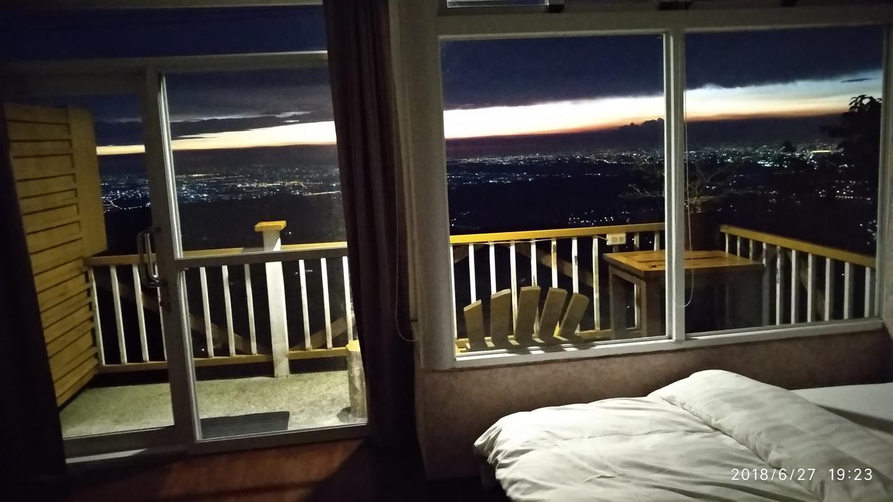 Sky Lounge B&B Zhushan Exterior foto