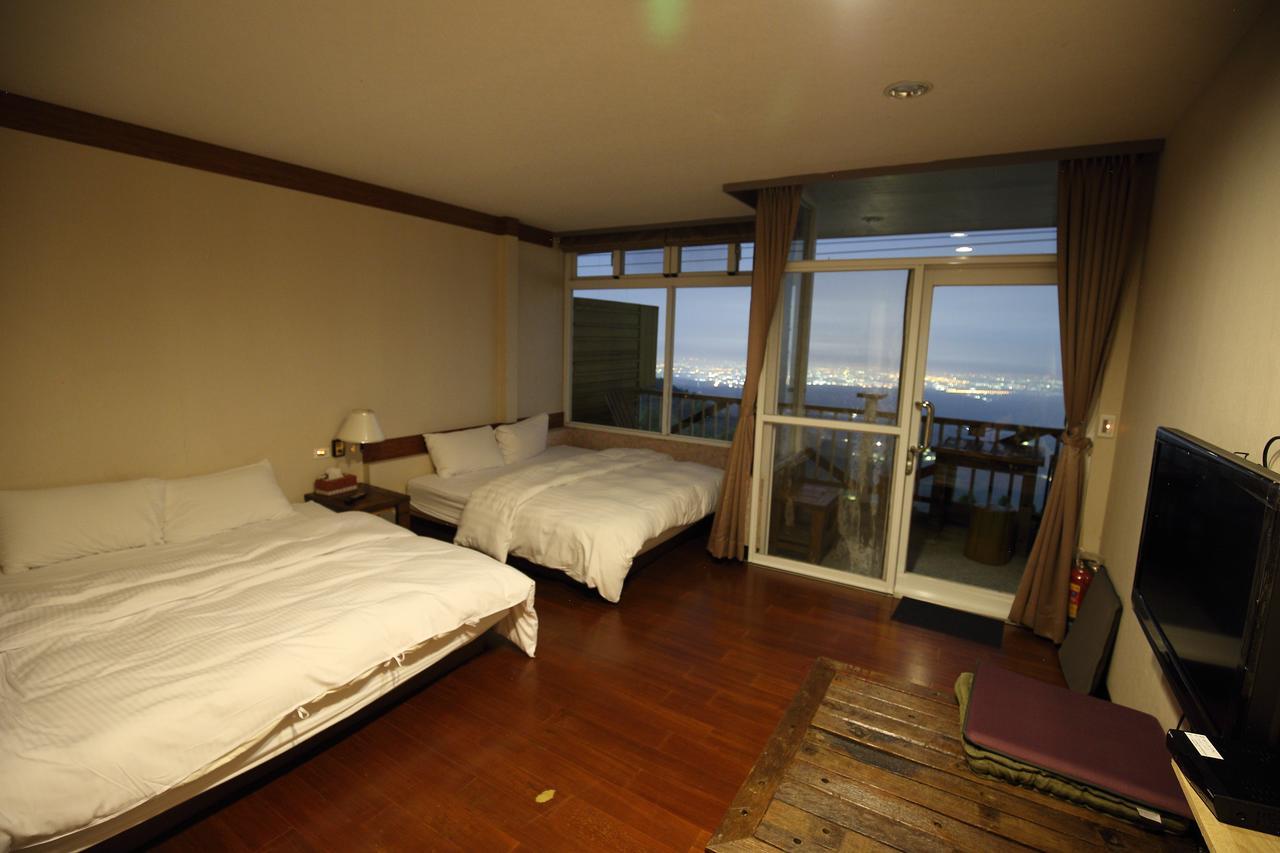 Sky Lounge B&B Zhushan Exterior foto