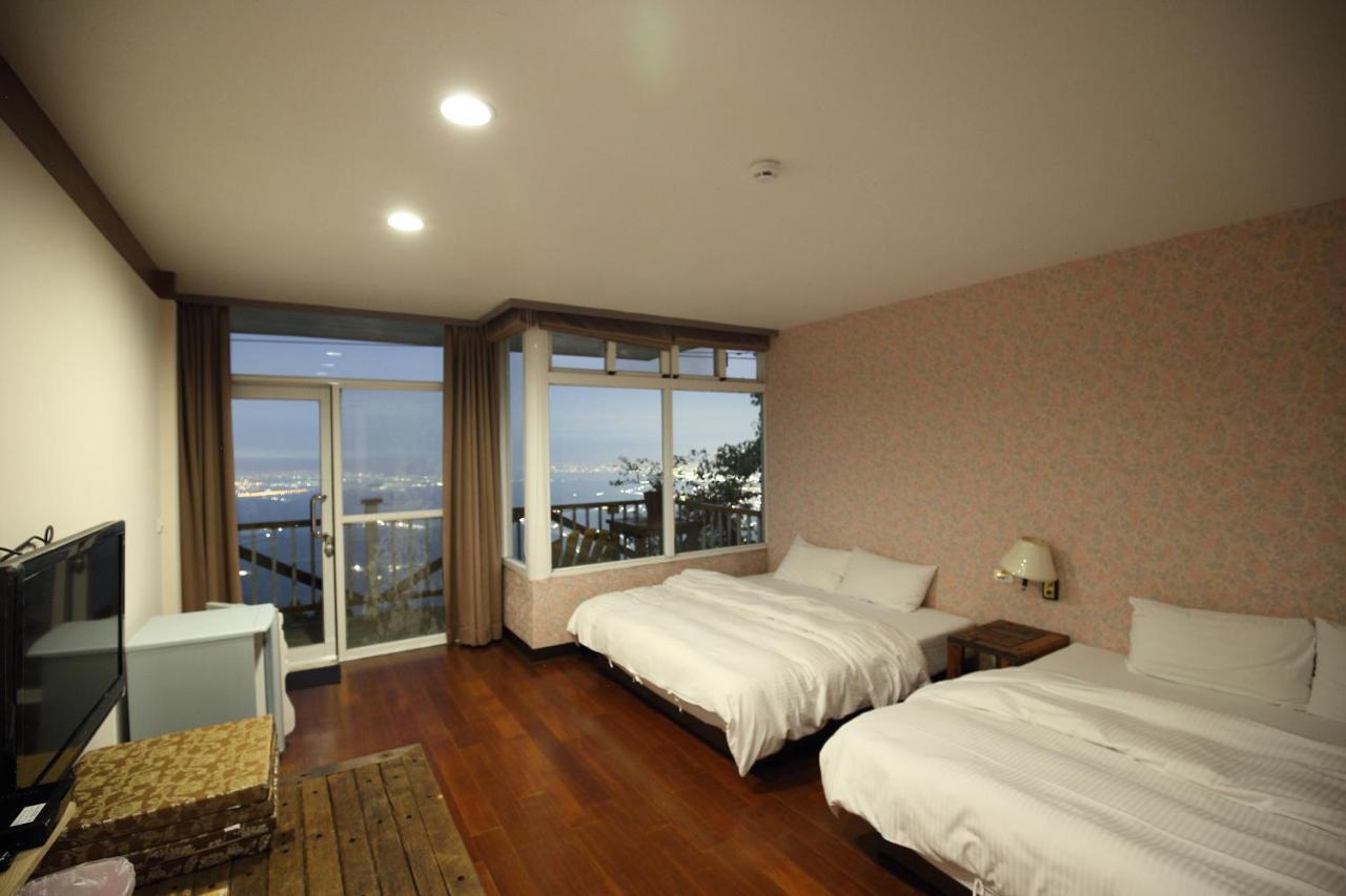 Sky Lounge B&B Zhushan Exterior foto